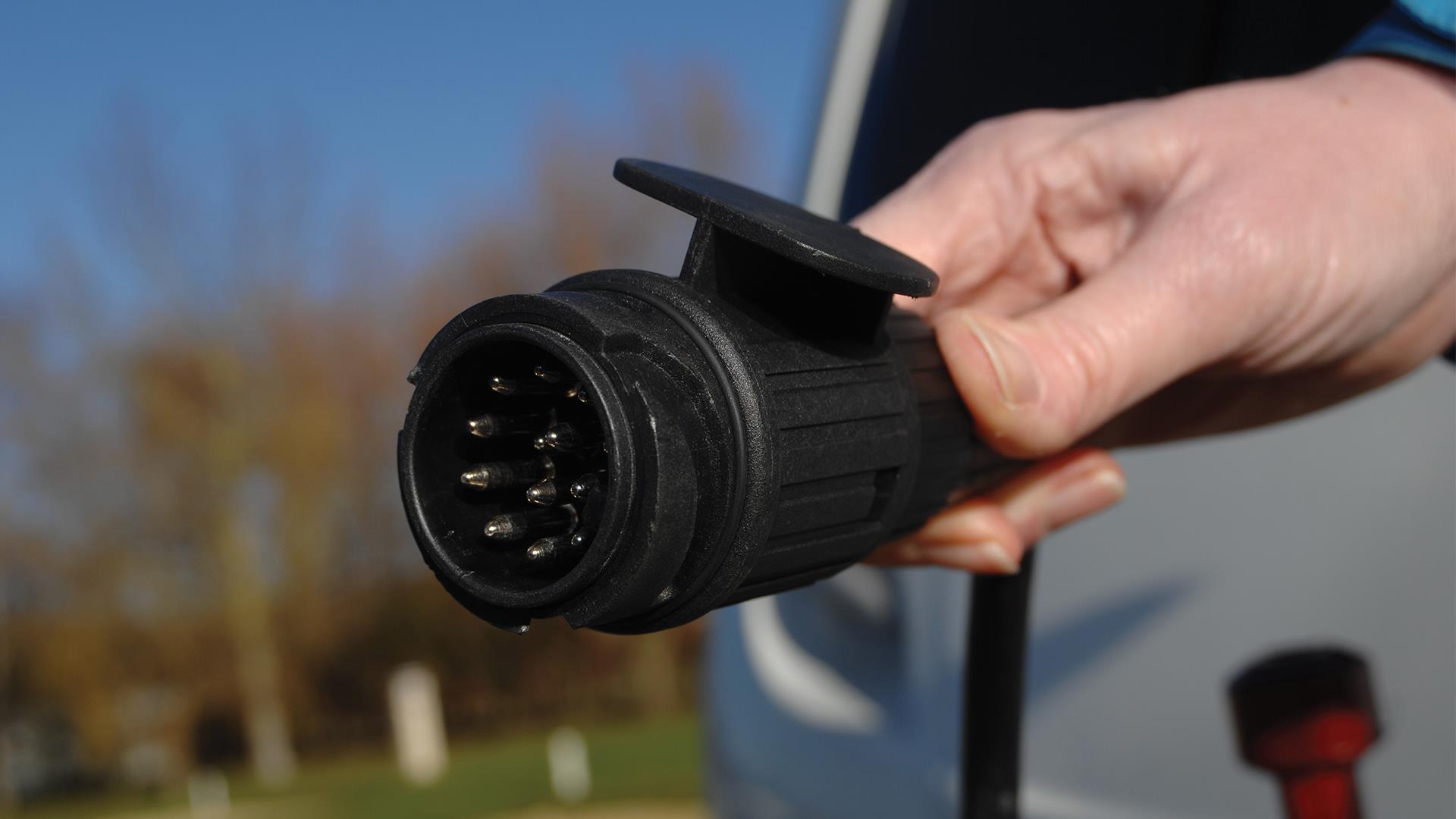 Car to caravan connector