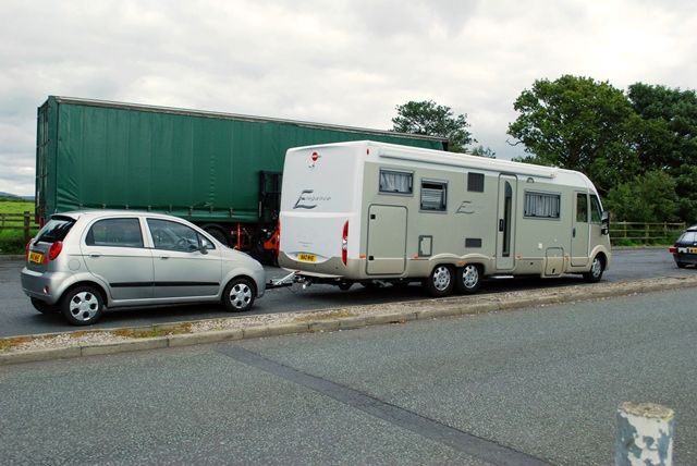 25 Towing With A Motorhome The Camping And Caravanning Club