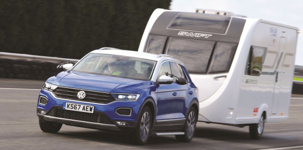 Header image VW T-Roc and caravan